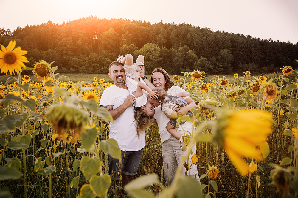 1V0A8218 Fotograf Fotografin Bildgefühle Homestory zu hause fotografieren in der Natur Outdoor Studio Babyfotografie Babyfotos Newborn Baby Neugeborenenfotografie Kinder Kinderfotos Kinderfotografie Familie Familienfotos Familienfotografie Portraits Paarfotografie Couple Paare Pärchen Familienfotografin Natürliche Fotos Fotografie Höchst im Odenwald Darmstadt Aschaffenburg Erbach Michelstadt Wörth am Main Obernburg Miltenberg Breuberg Dieburg Reinheim Reichelsheim Groß-Umstadt Brensbach Otzberg Fotostudio Boho Herbst Frühling Sommer Winter